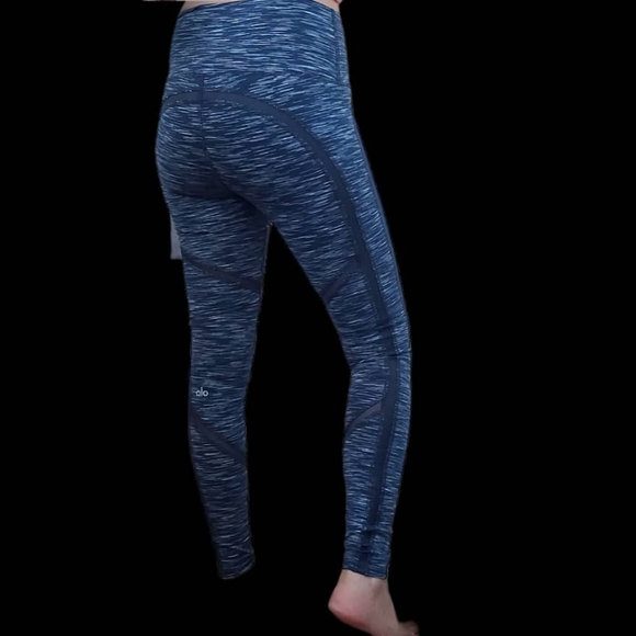 ALO Yoga CONTINUITY LEGGING Rich NAVY Space DYE. - Picture 3 of 16